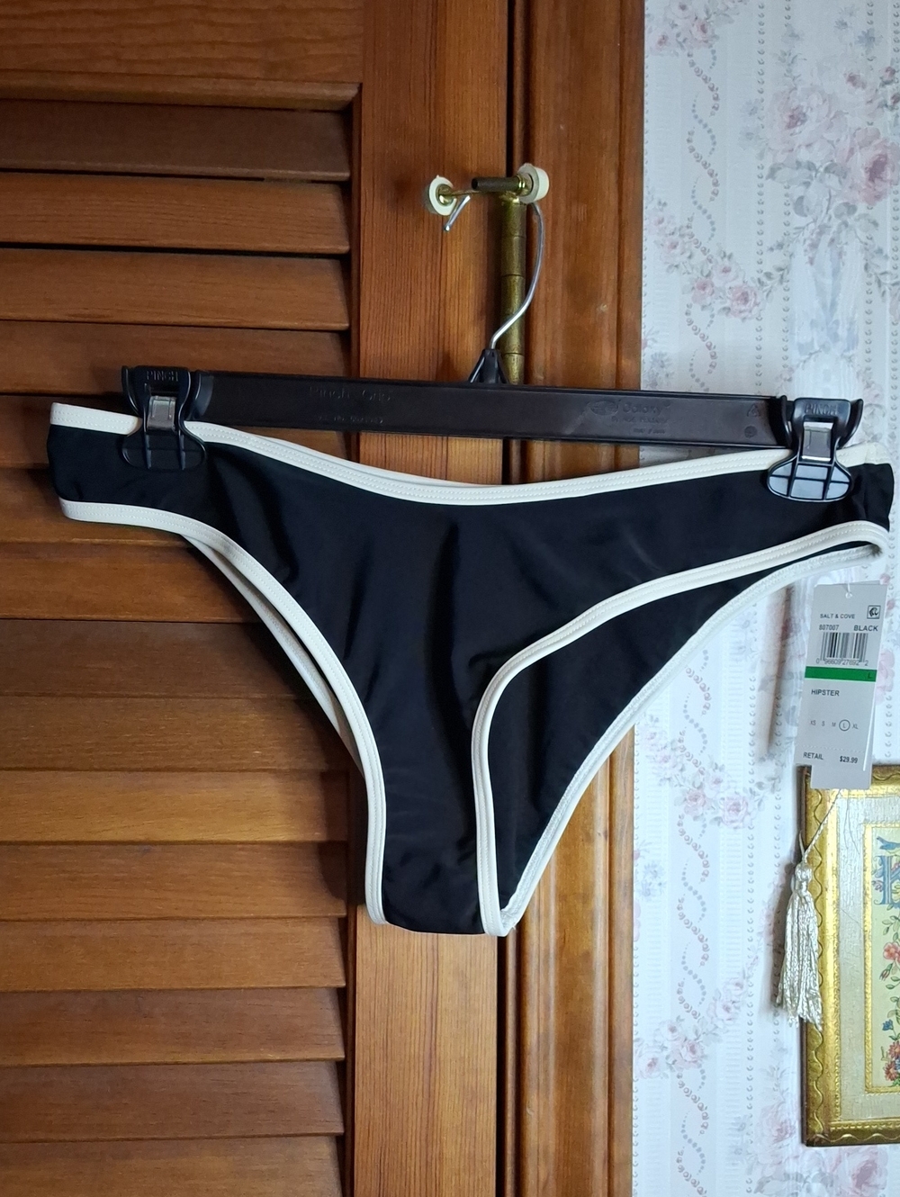 Salt + Cove Hipster Black w Whitw Trim NWT Large